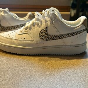 Nike size  8 women’s shoe